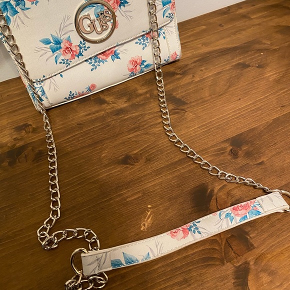 Guess Purse - Picture 4 of 7